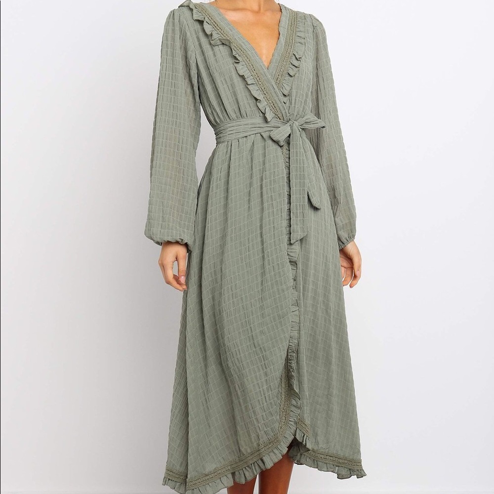 Ruffle and lace detail midi dress